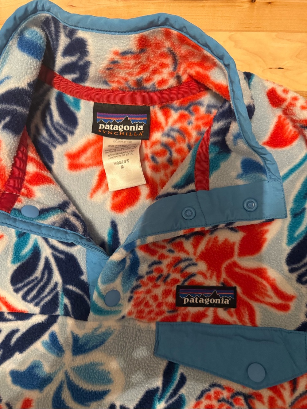 RARE Patagonia Synchilla Snap-T Manoa Floral Hawaiian Fleece SURFER Hibiscus M - Picture 3 of 5